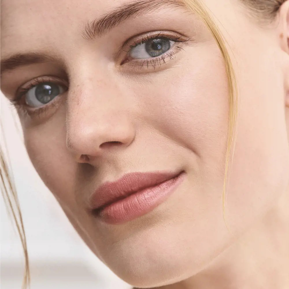 Everlasting Sync Stress-Free Foundation SPF 20 + UVA protection Natural